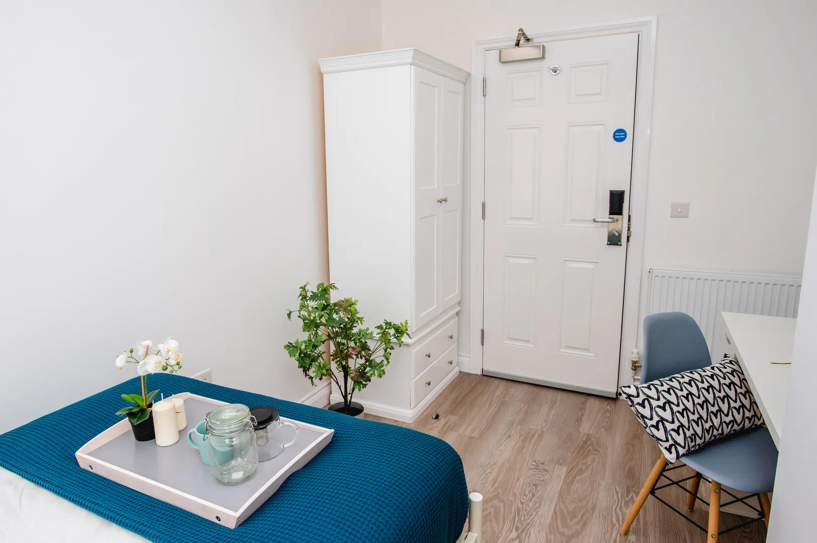 Flat C, 25 Lister Gate - Luxury 5 Bed City Centre Apartment - Image 6